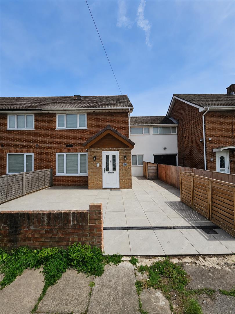 Flat Coleridge Way in Greater London