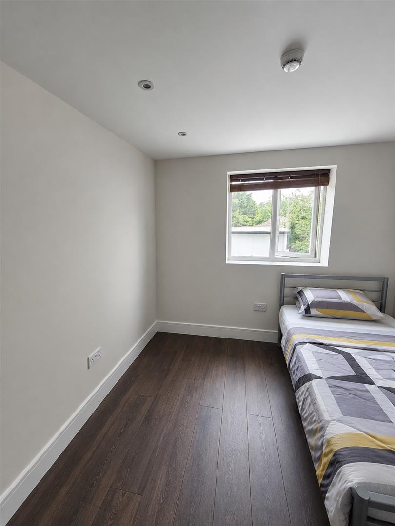 Flat Coleridge Way in Greater London