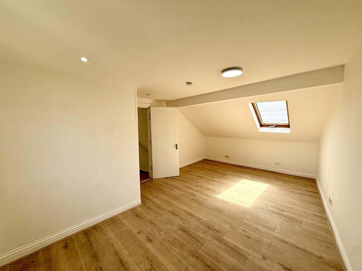 Flat London Road in Greater London