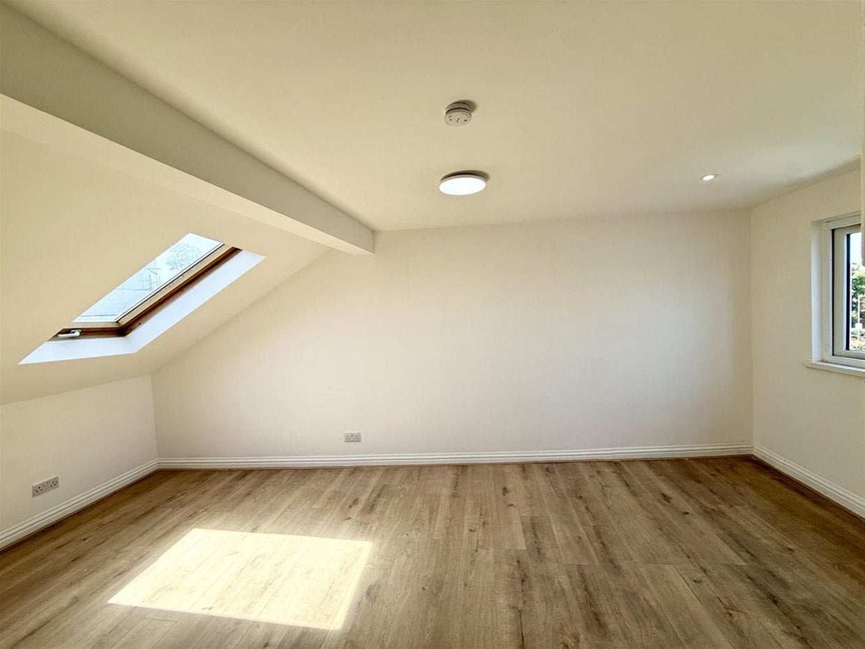 Flat London Road in Greater London