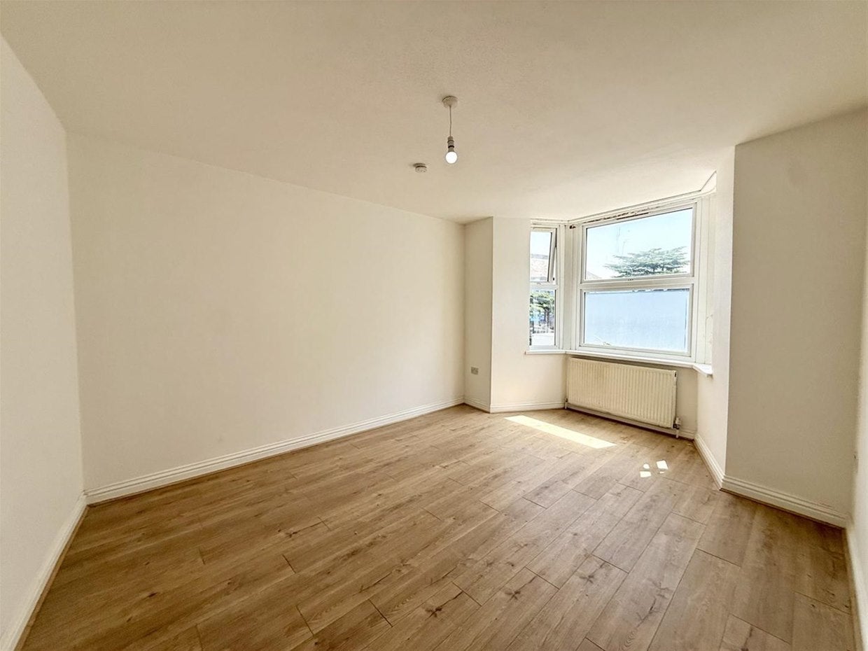 Flat London Road in Greater London