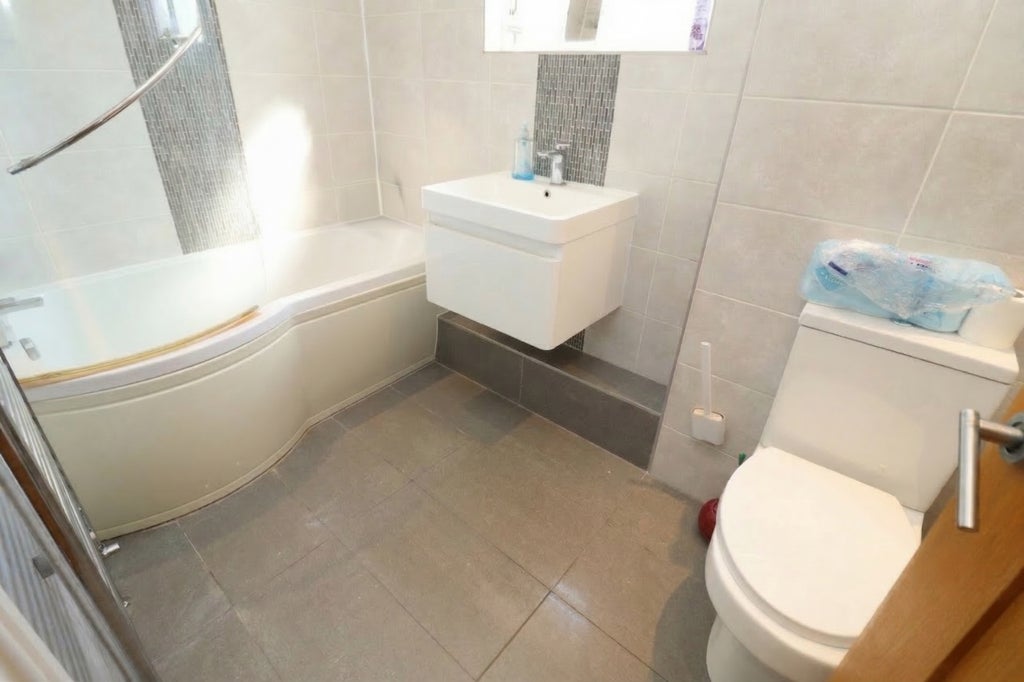 Room Globe Road in Greater London