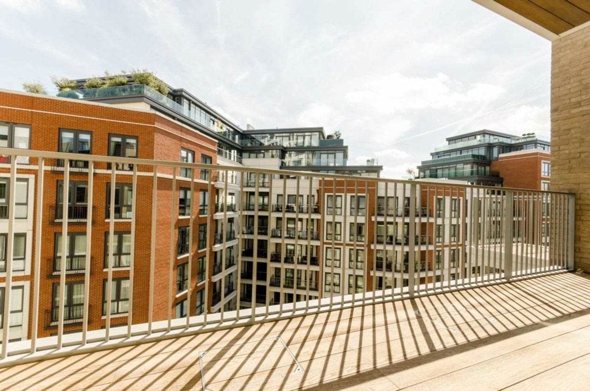 Flat Park Street in Greater London