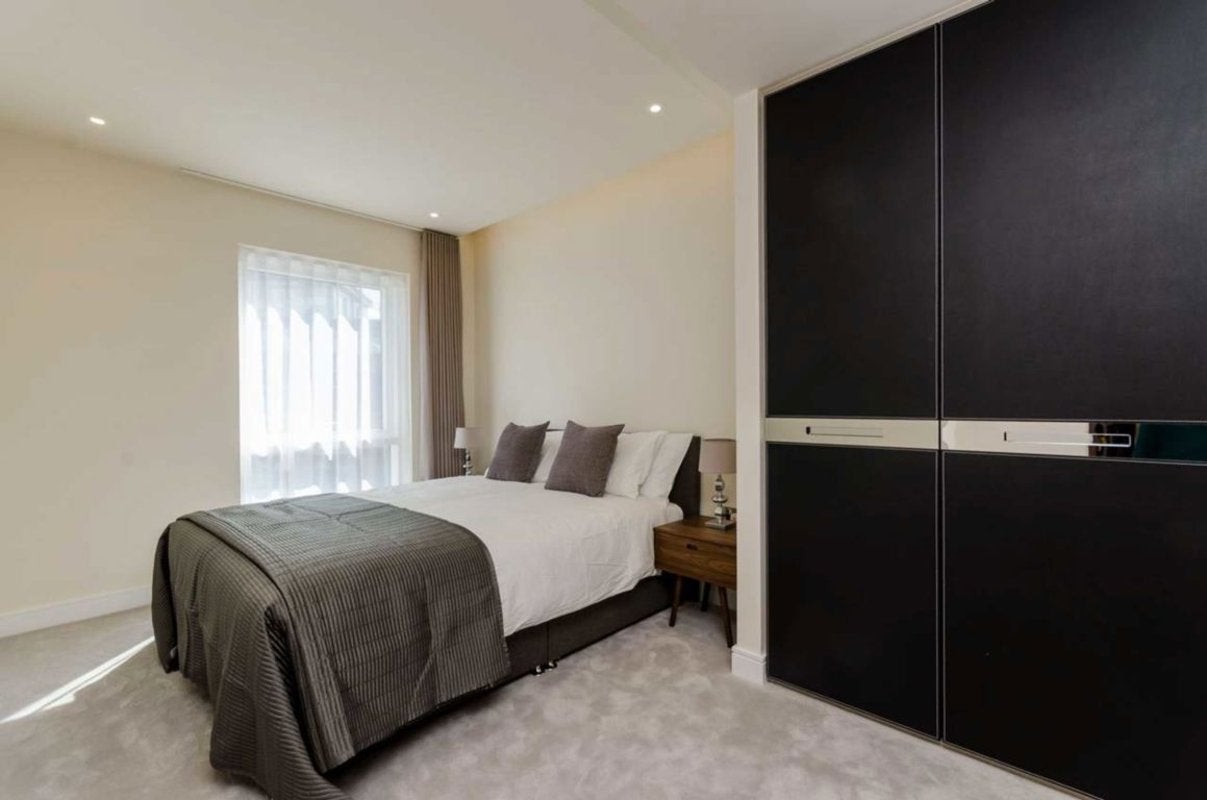 Flat Park Street in Greater London