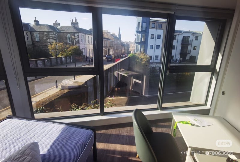 Flat Grove Street in City of Edinburgh