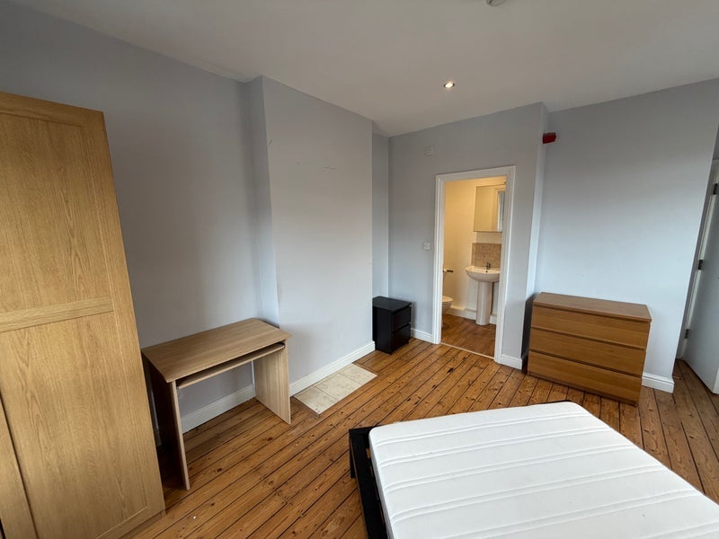 Room Ladysmith Street in Nottingham