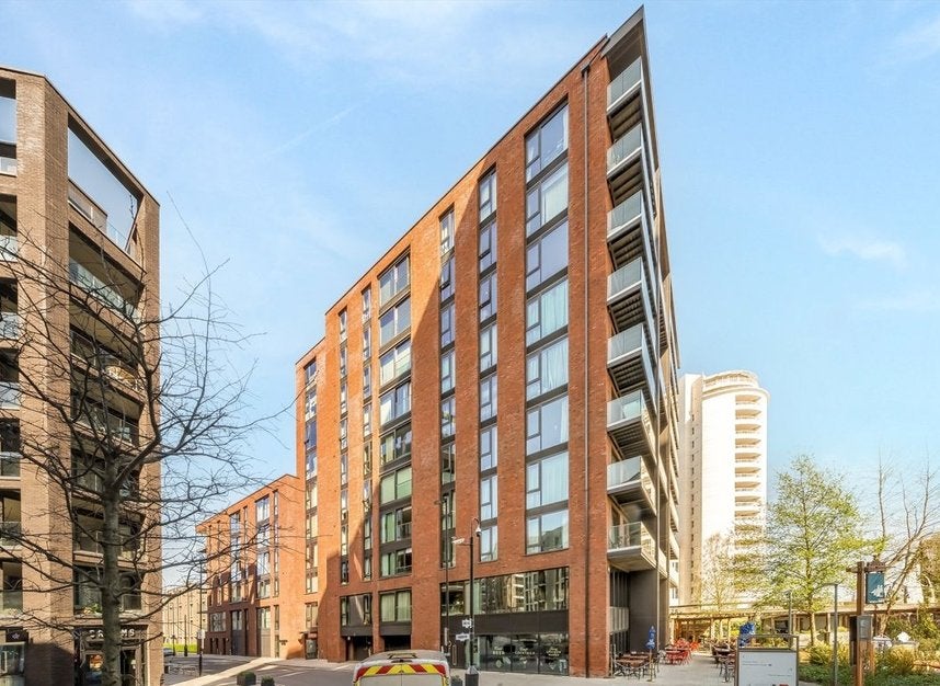Flat Starboard Way in Greater London