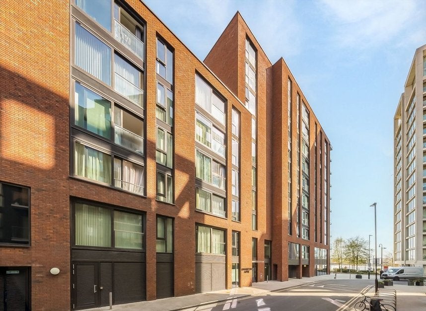 Flat Starboard Way in Greater London