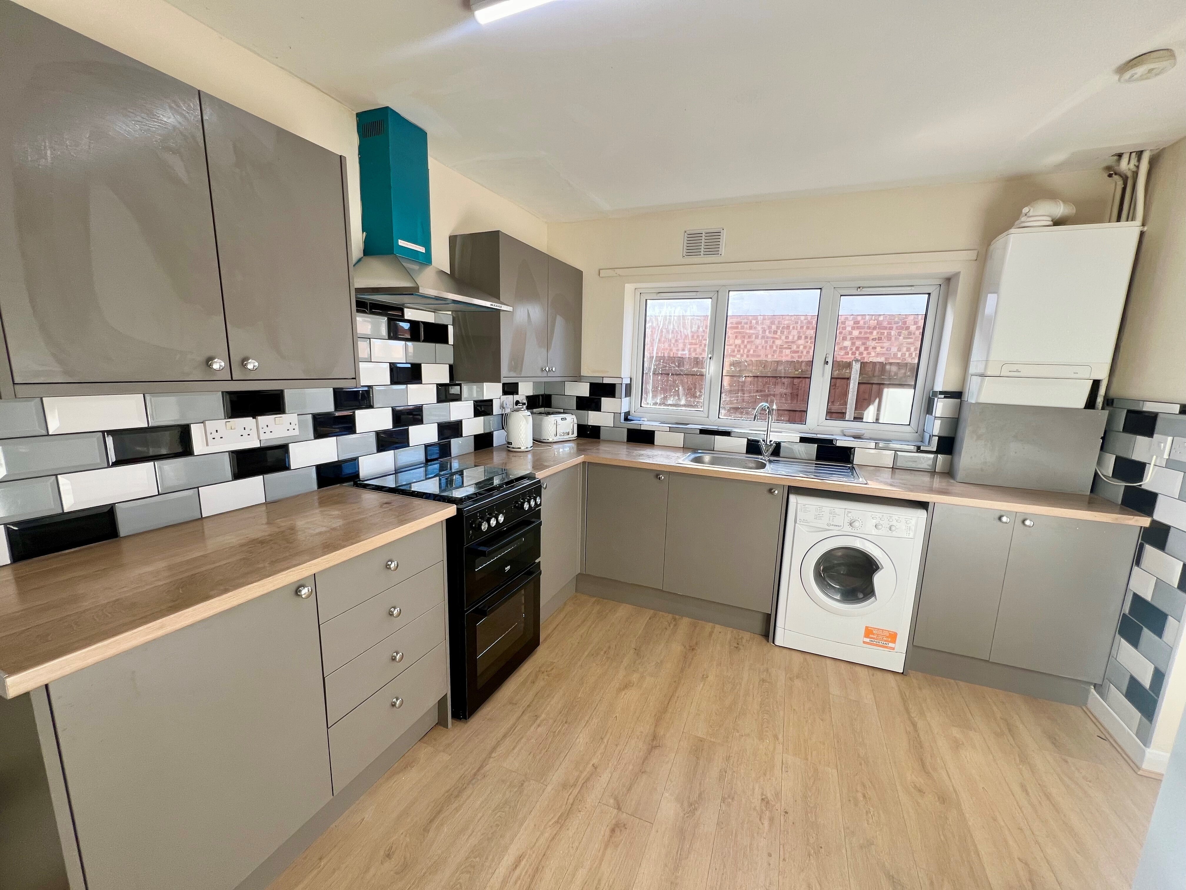 Room Lee Road in Royal Leamington Spa