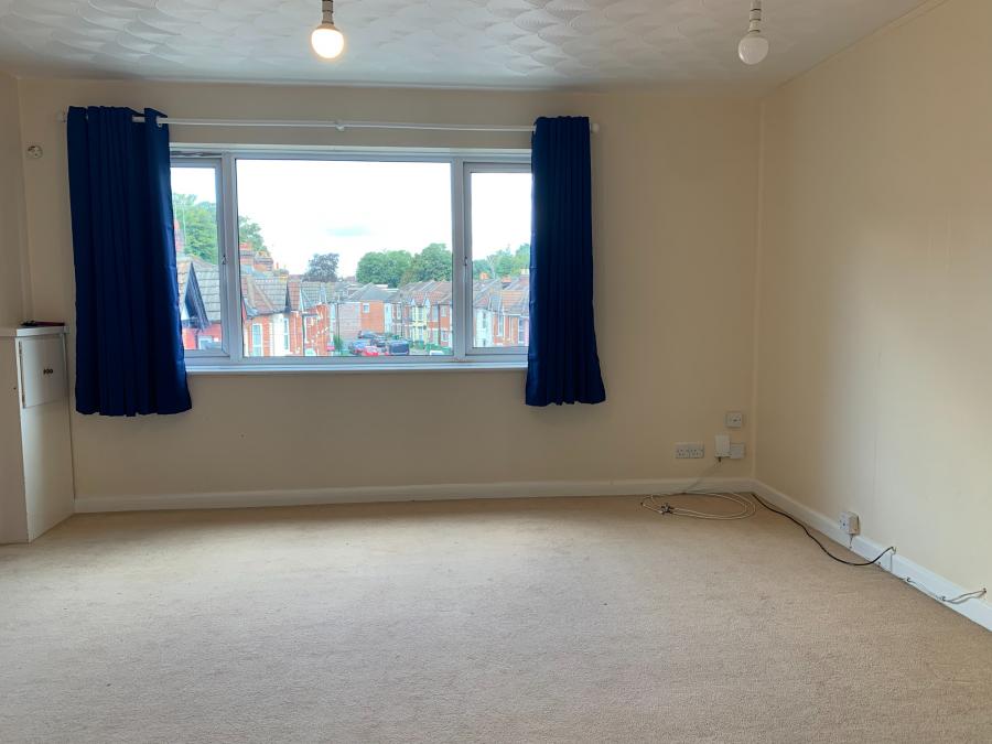 Flat Thackeray Road in Southampton