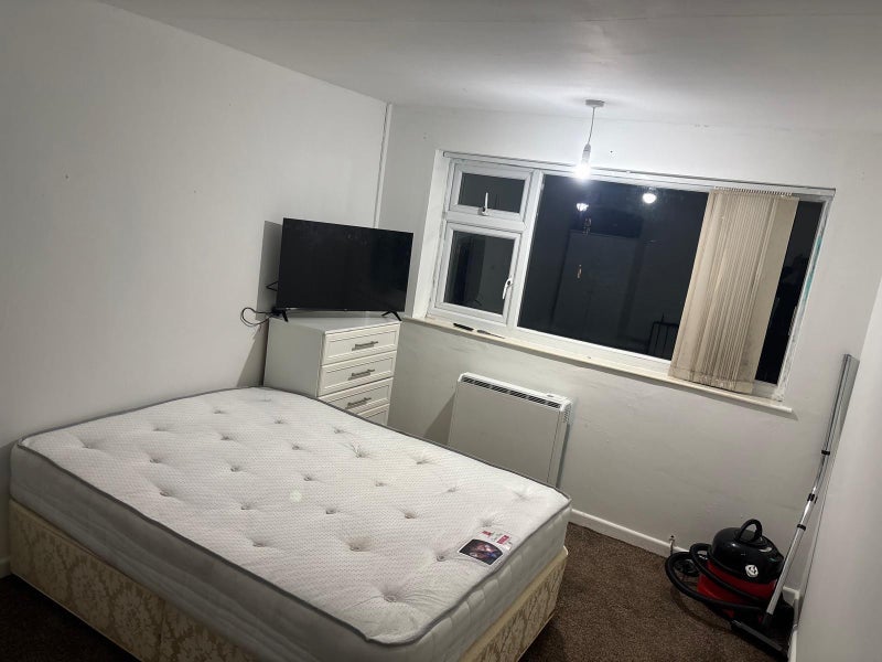 Room Deegan Close in Coventry