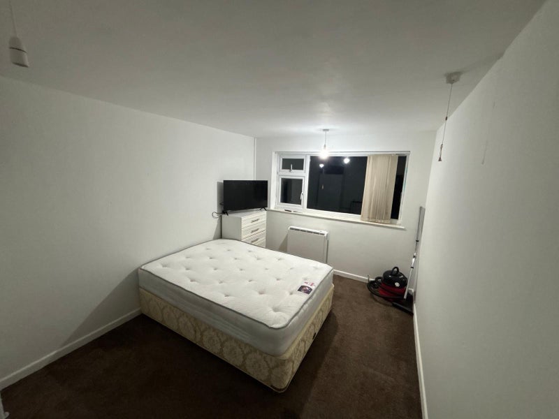 Room Deegan Close in Coventry