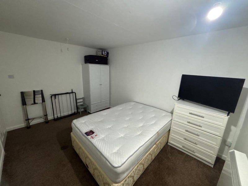 Room Deegan Close in Coventry