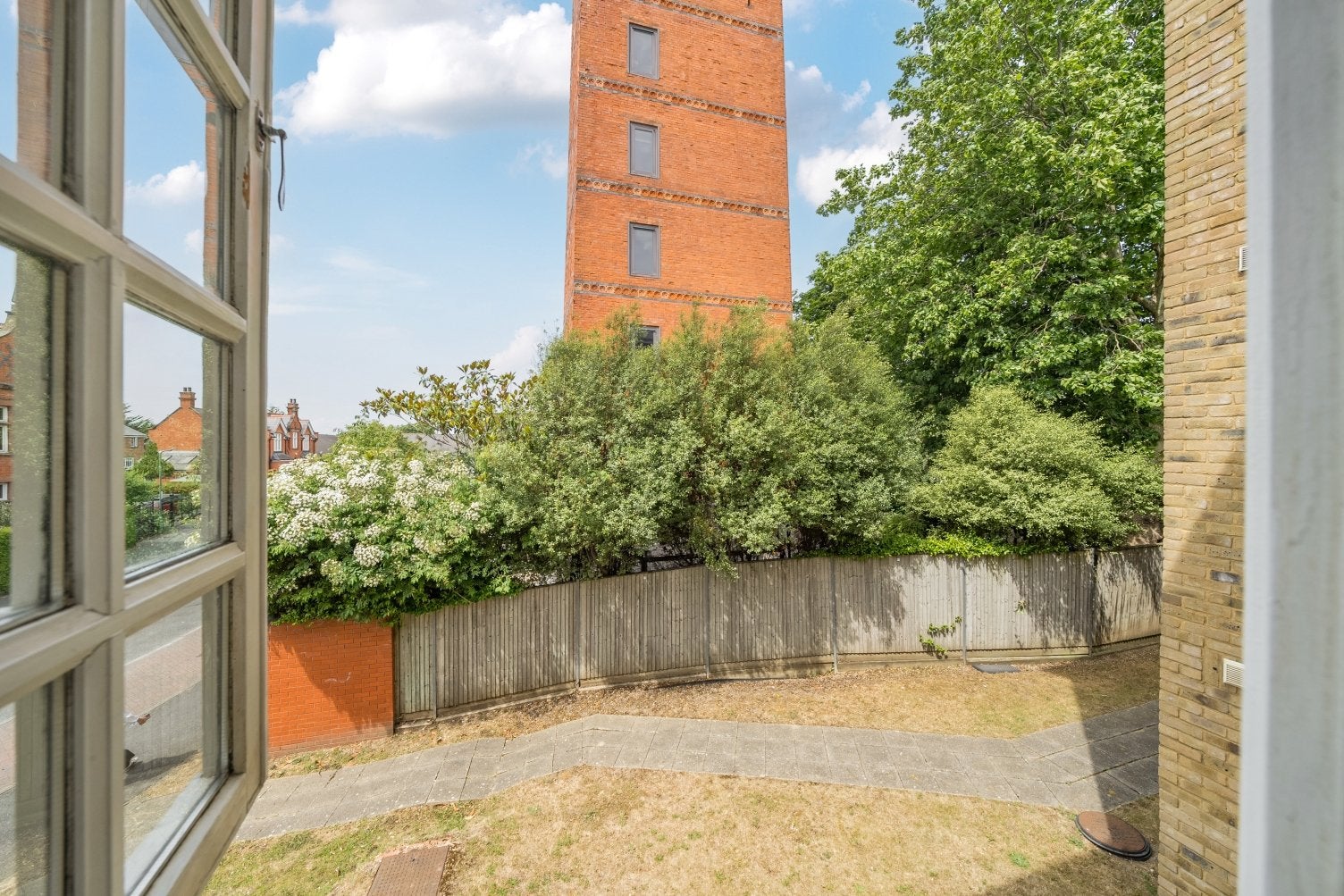 Flat Gilbert Close in Greater London