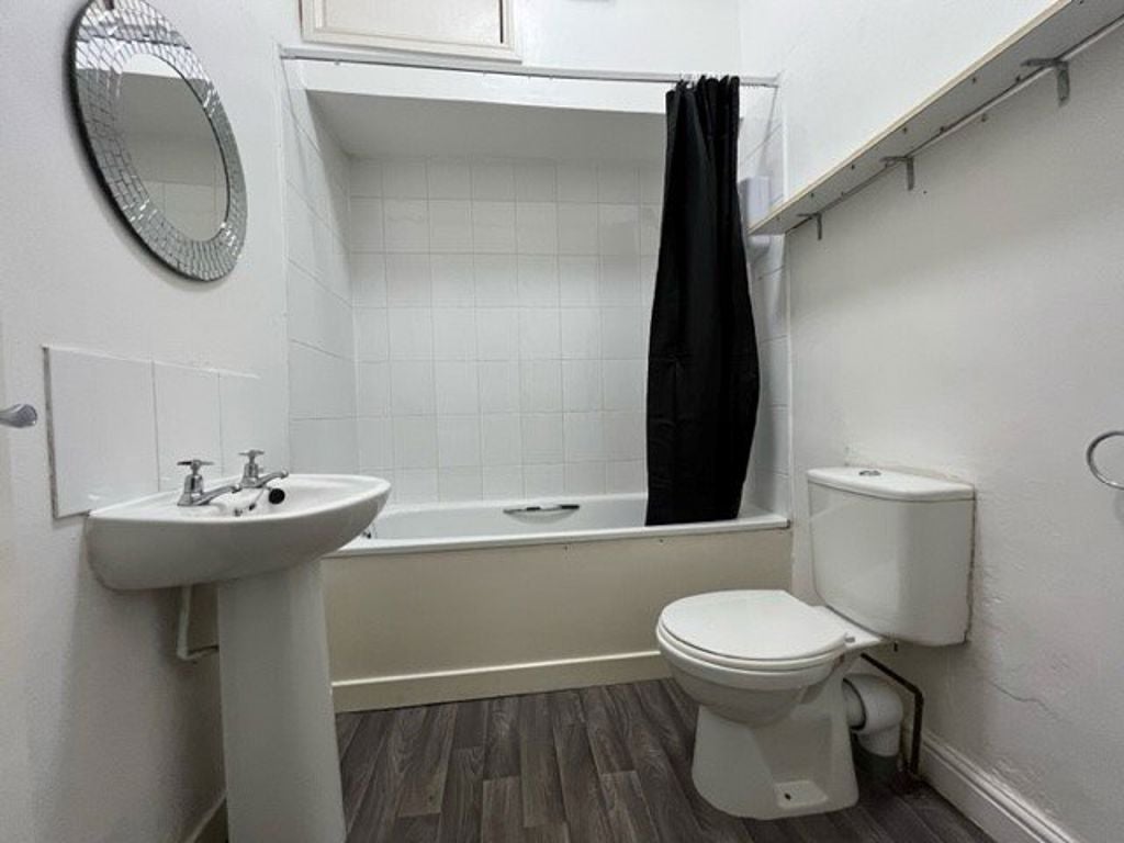 Room Blackness Road in Dundee