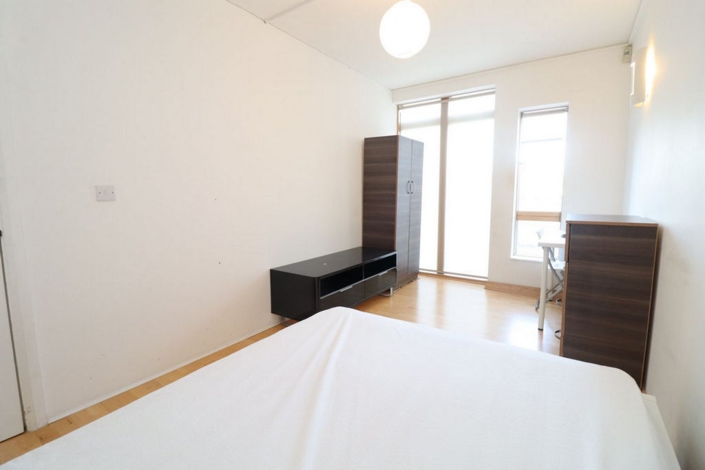 Room Globe Road in Greater London
