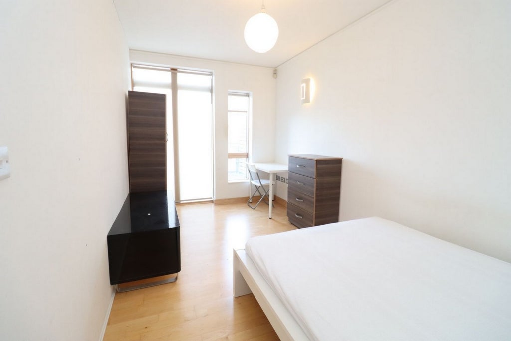 Room Globe Road in Greater London