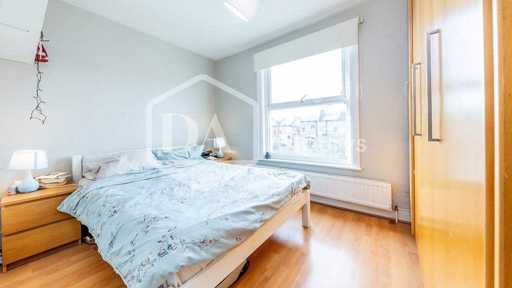 Flat Evershot Road in Greater London