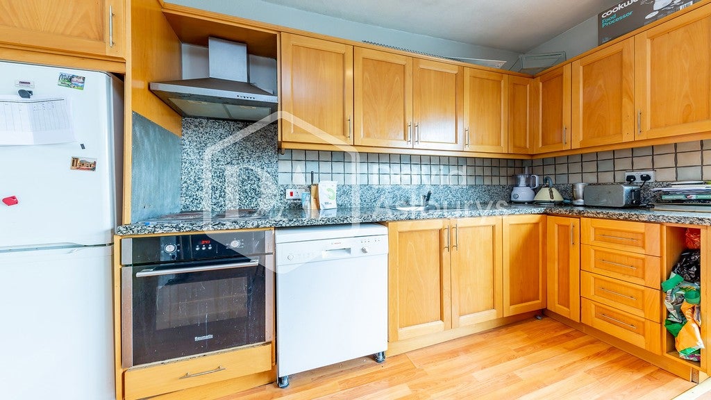 Flat Evershot Road in Greater London
