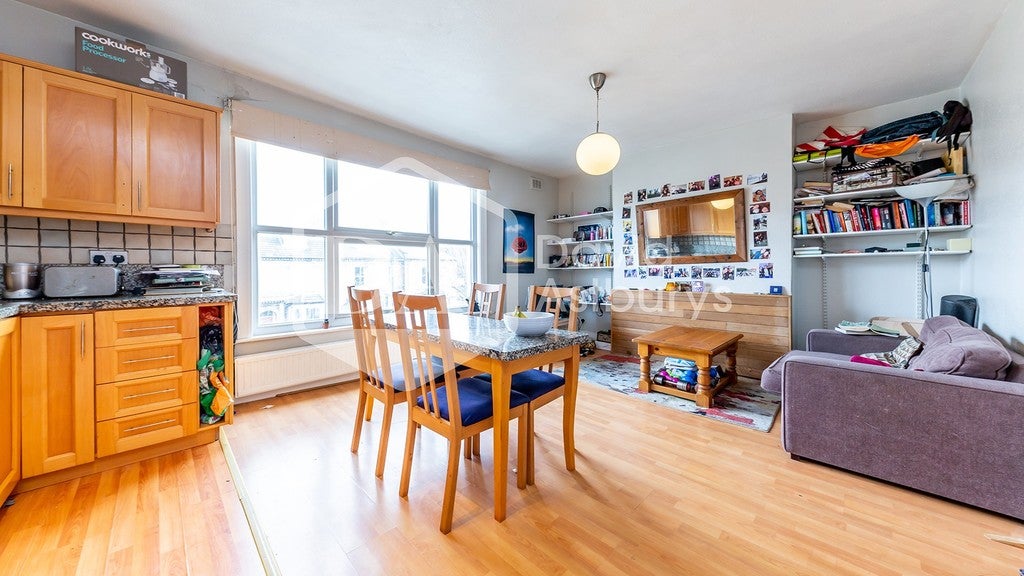 Flat Evershot Road in Greater London