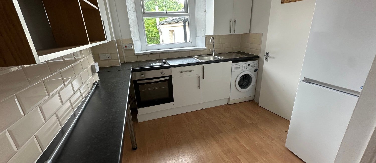 Flat North Luton Place in Cardiff