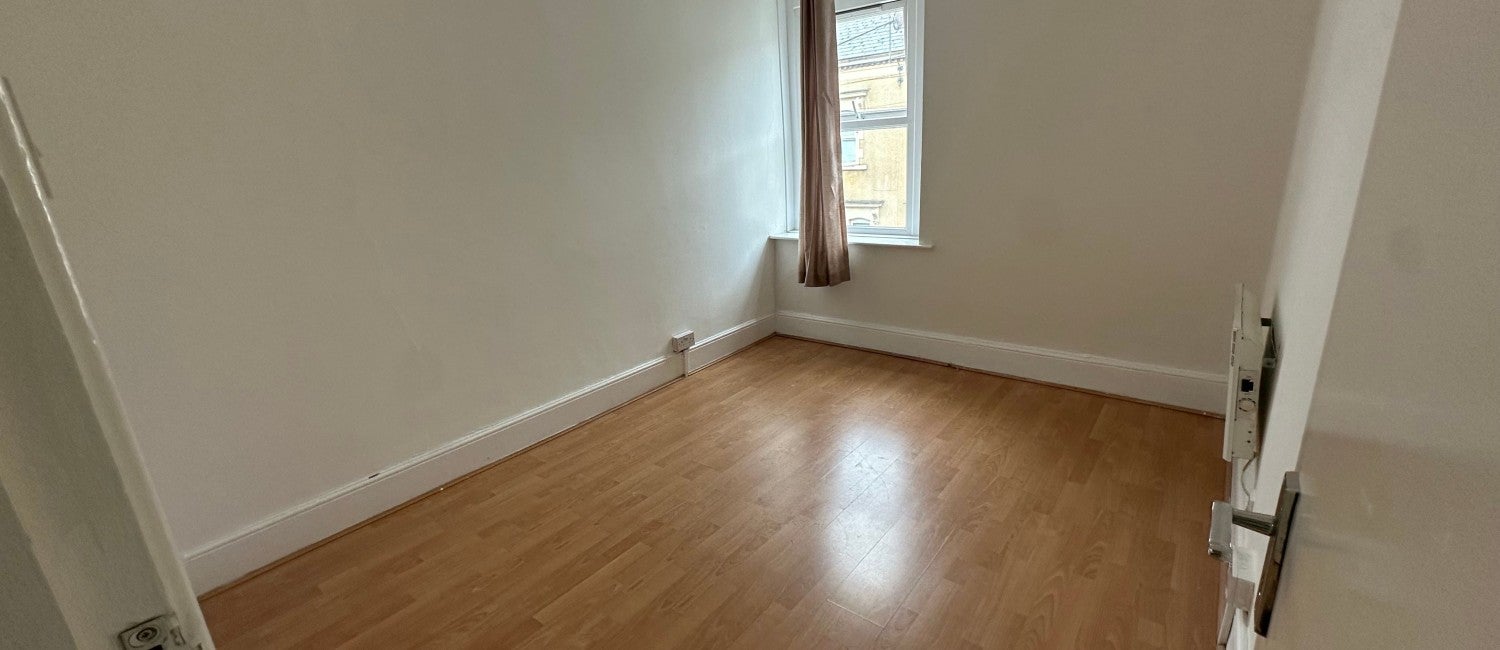 Flat North Luton Place in Cardiff
