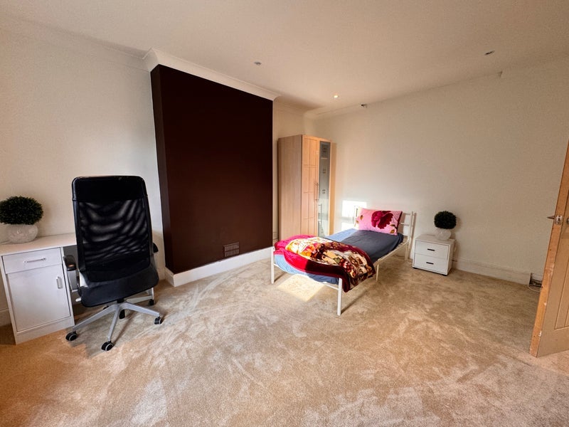 Room Rafford Way in Greater London
