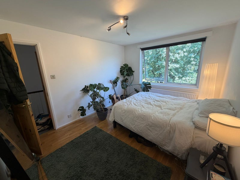 Room Vicar's Close in Greater London