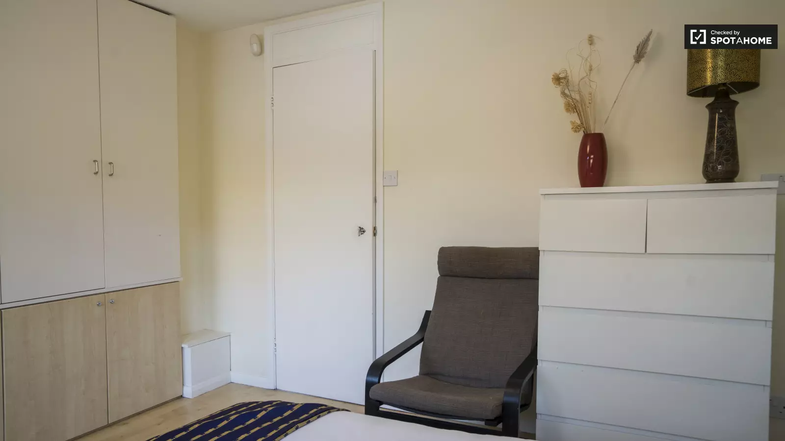 Flat Aspen Close in Greater London