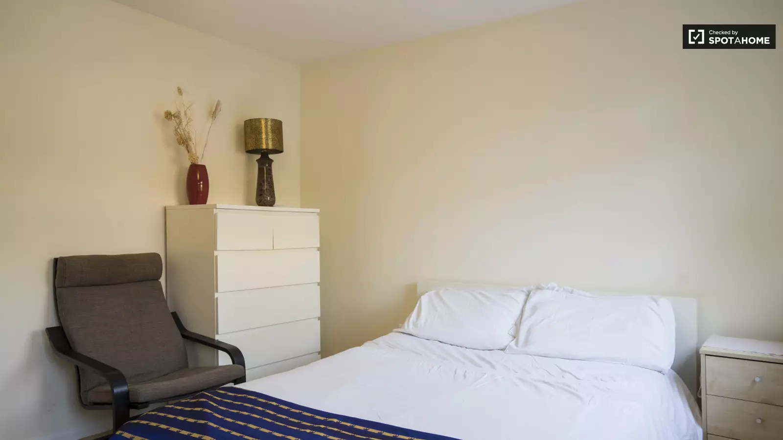 Flat Aspen Close in Greater London