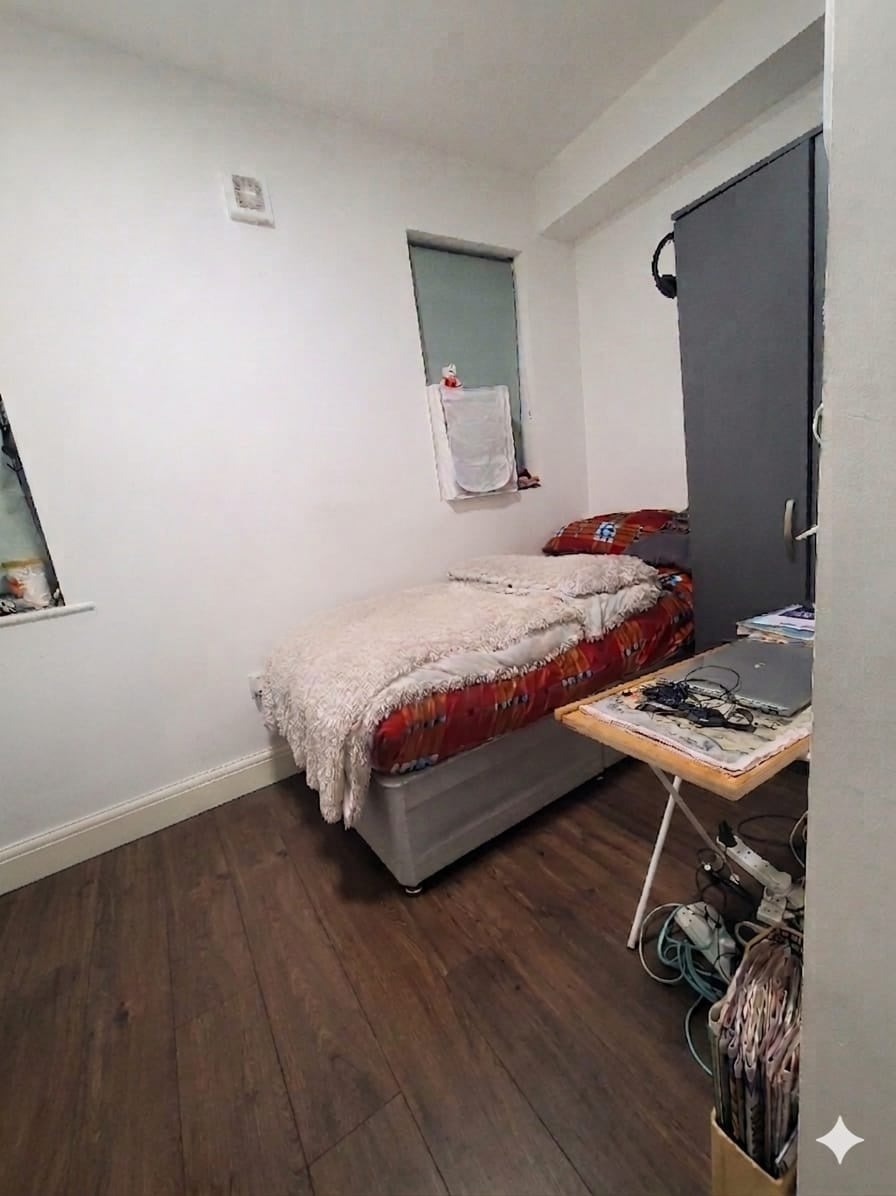 Flat Lammas Avenue in Greater London