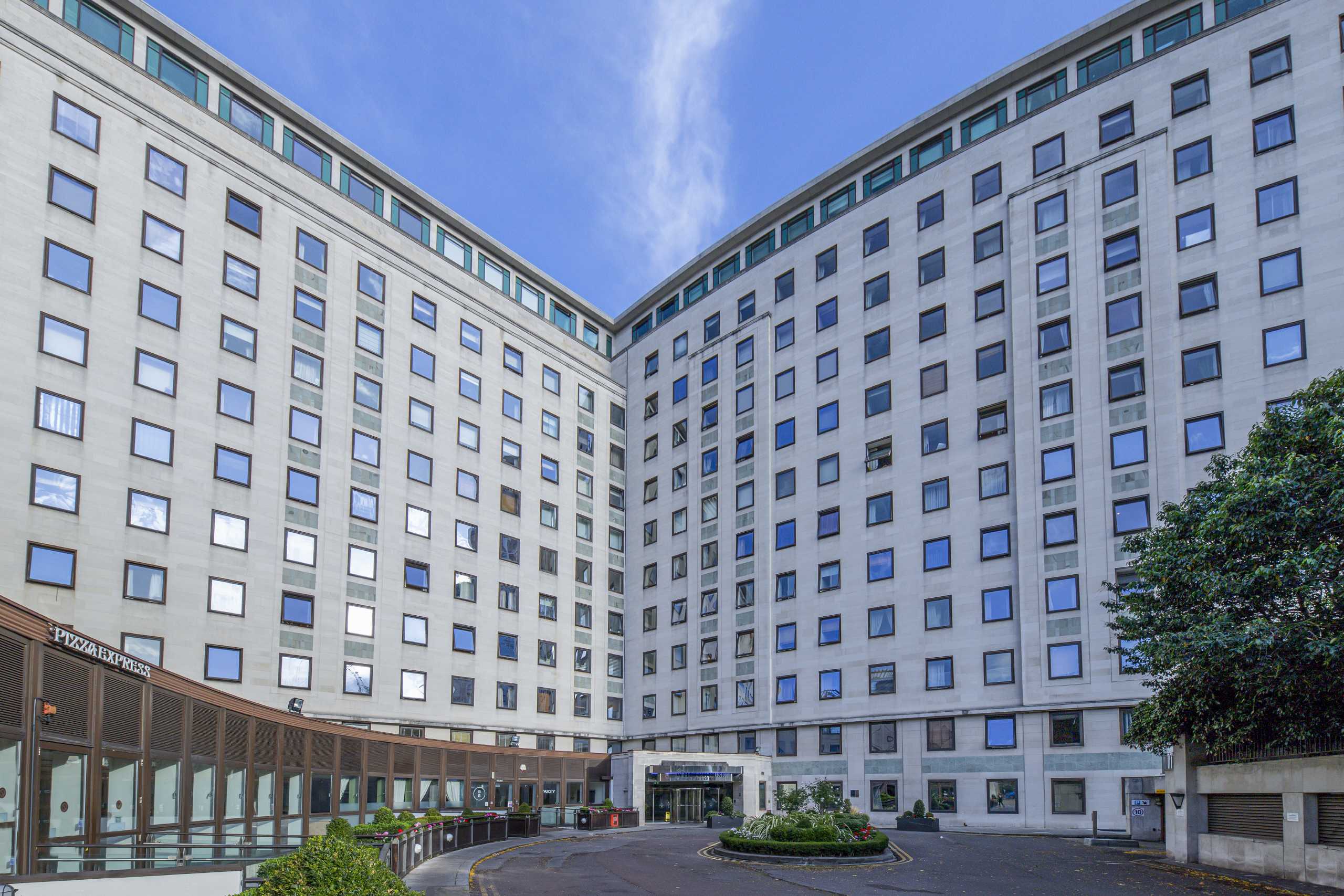 Flat Belvedere Road in Greater London