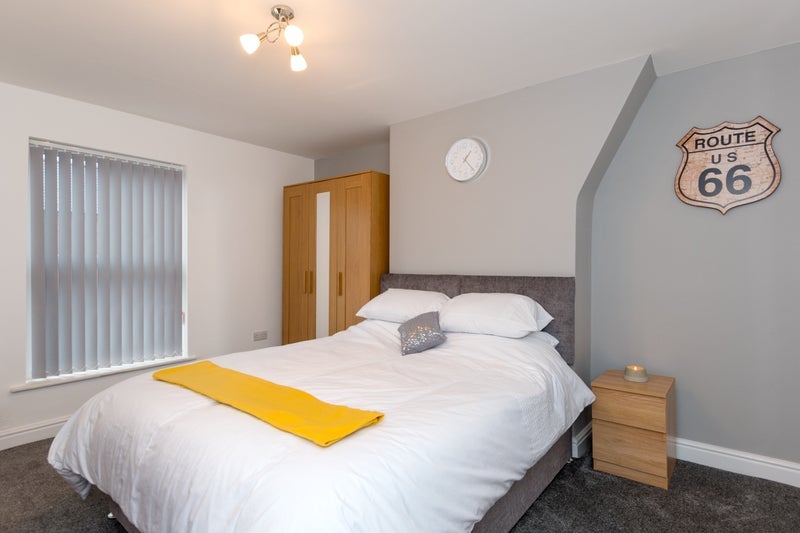 Room Junction Lane in St Helens