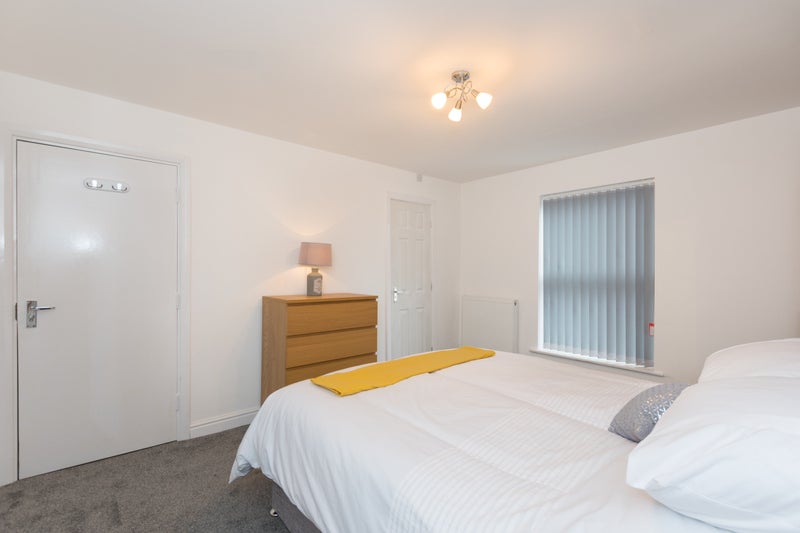 Room Junction Lane in St Helens