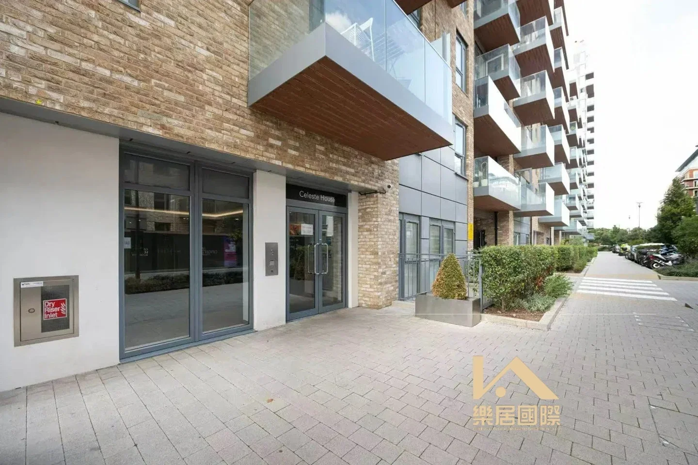 Flat Caversham Road in Greater London
