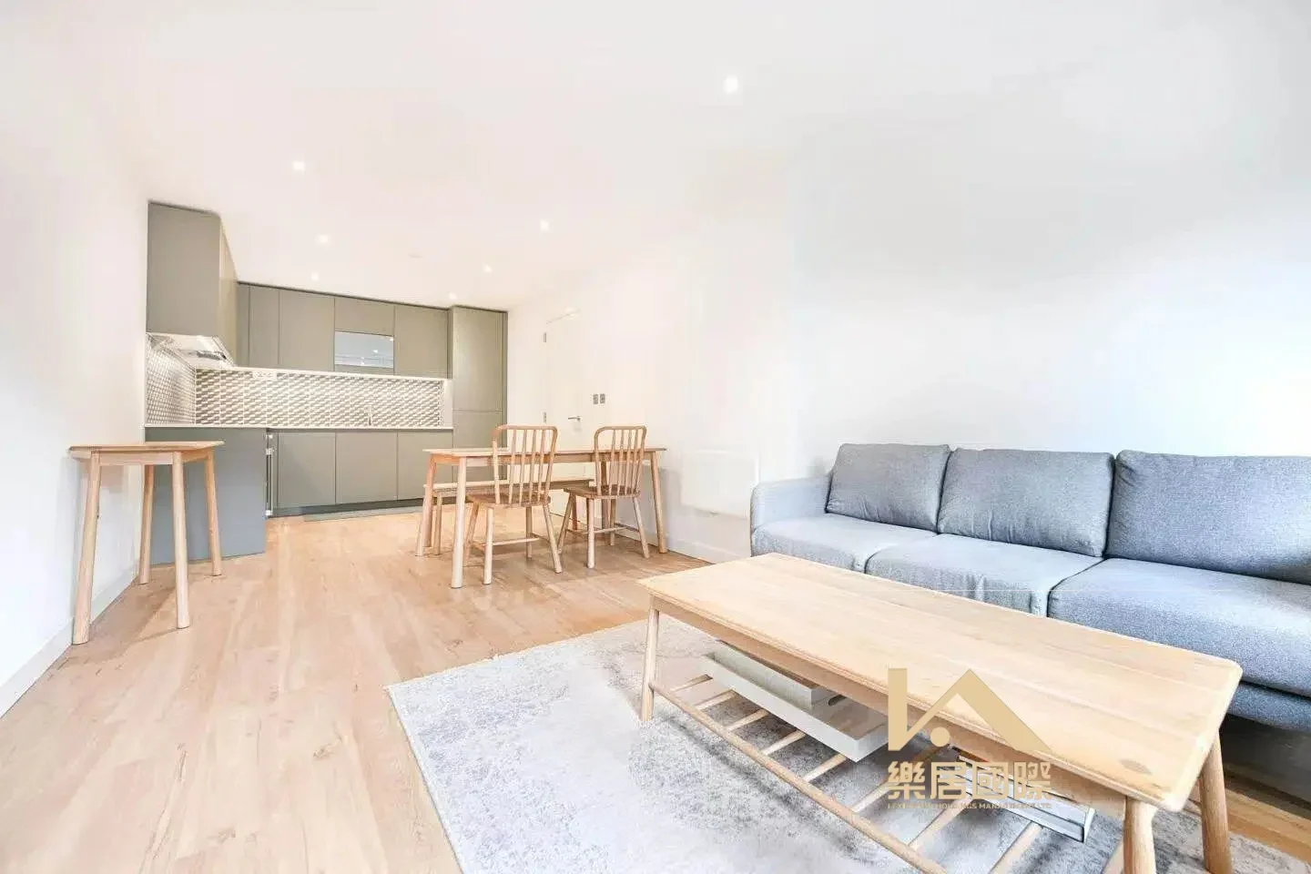 Flat Caversham Road in Greater London