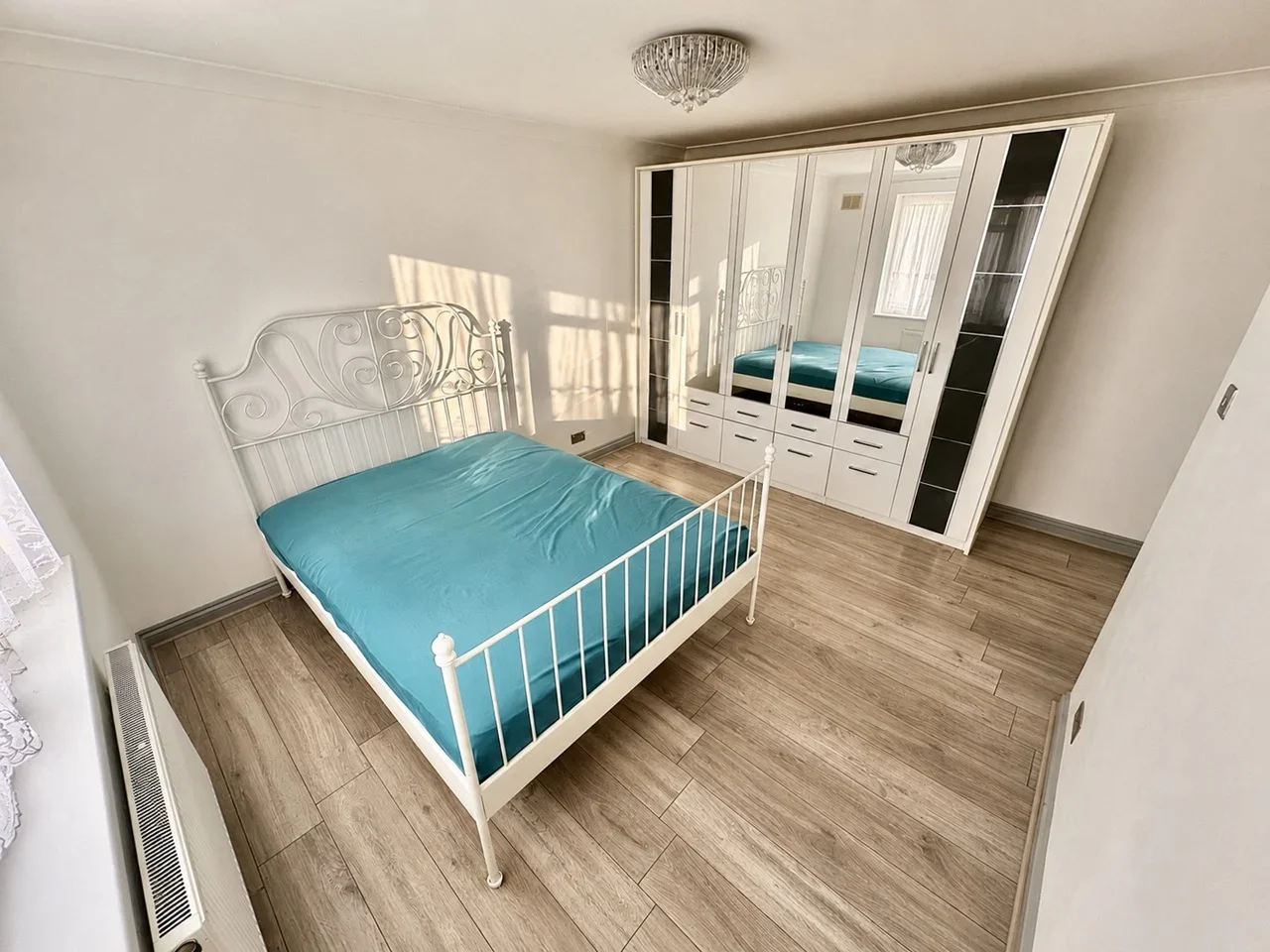 Room Longhook Gardens in Greater London