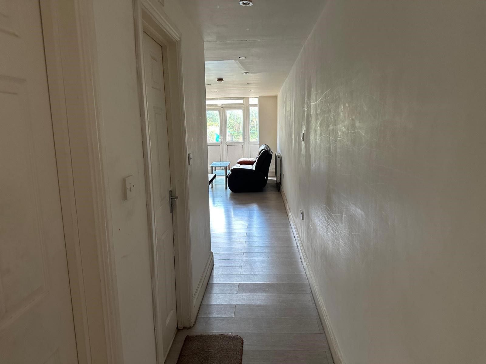 Flat Bulstrode Avenue in Greater London
