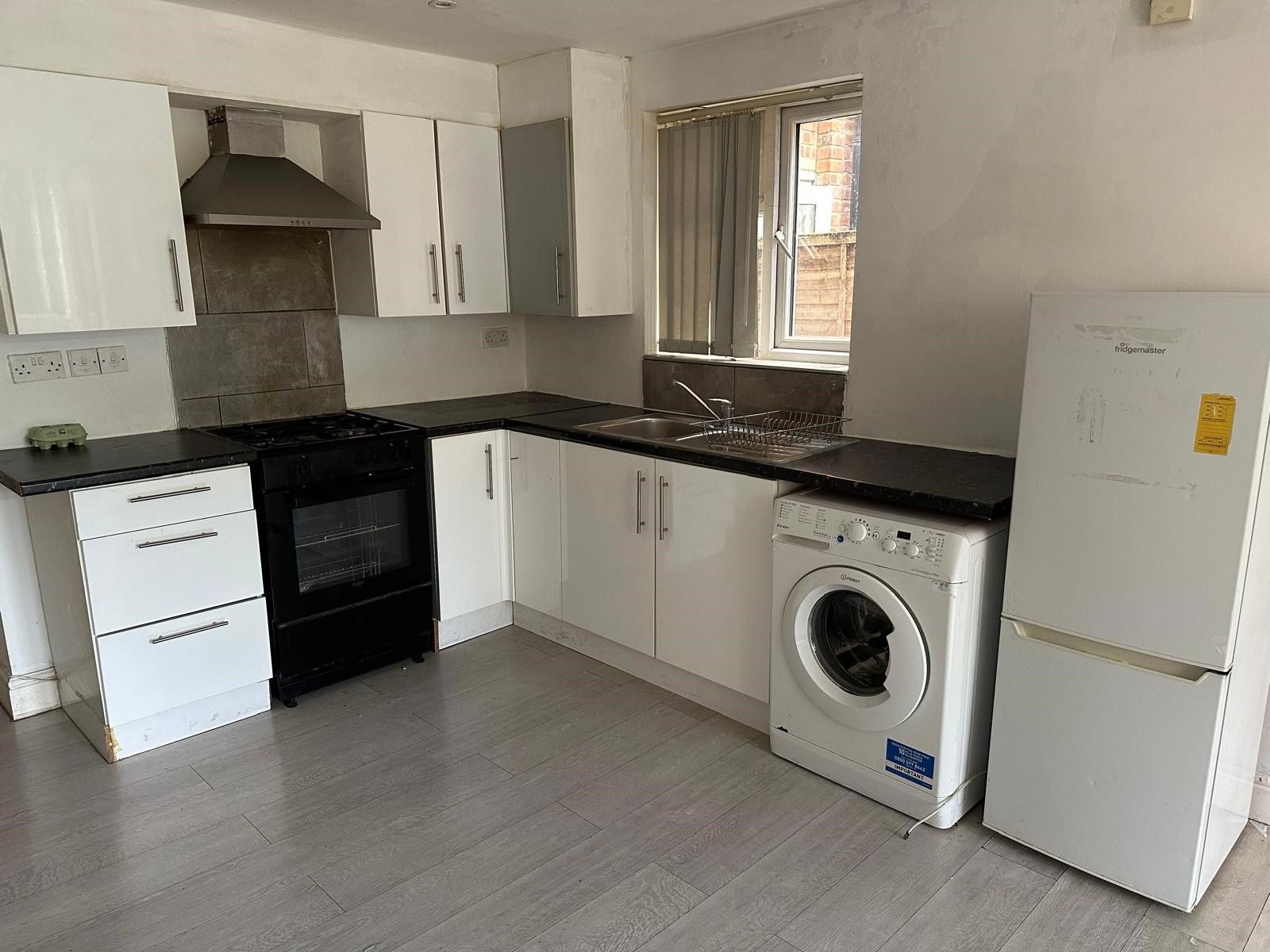 Flat Bulstrode Avenue in Greater London