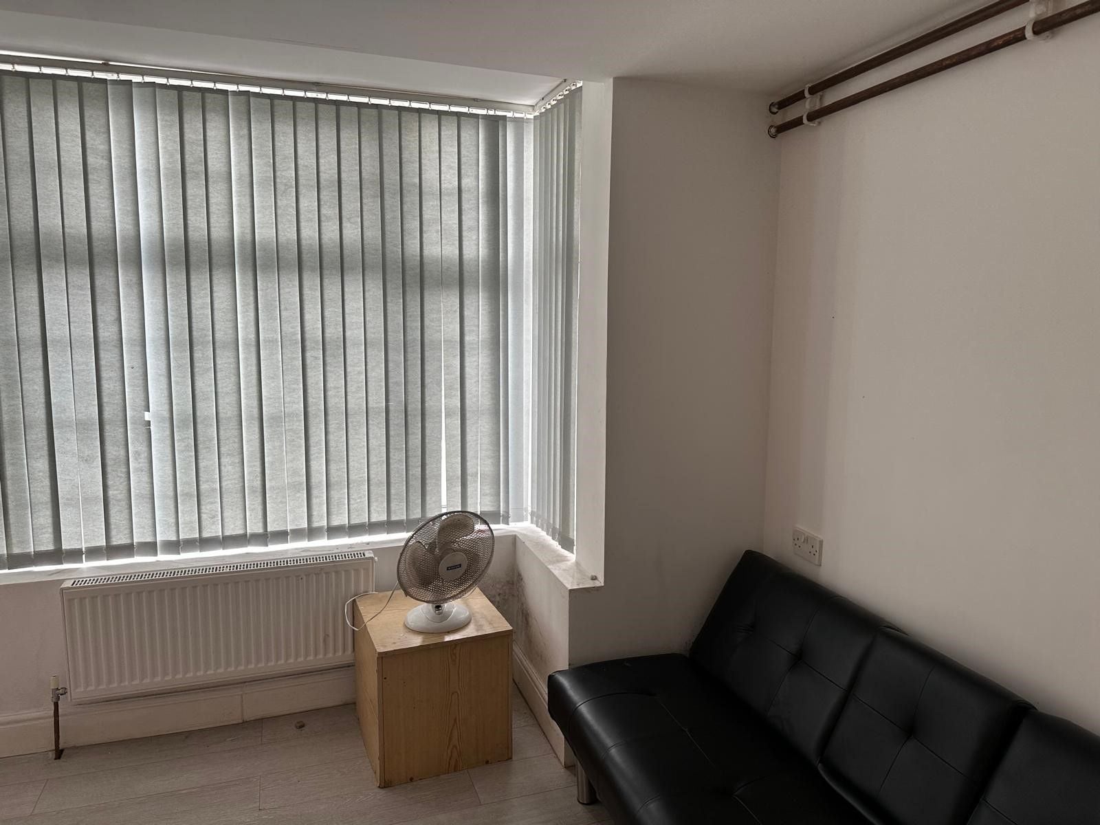 Flat Bulstrode Avenue in Greater London