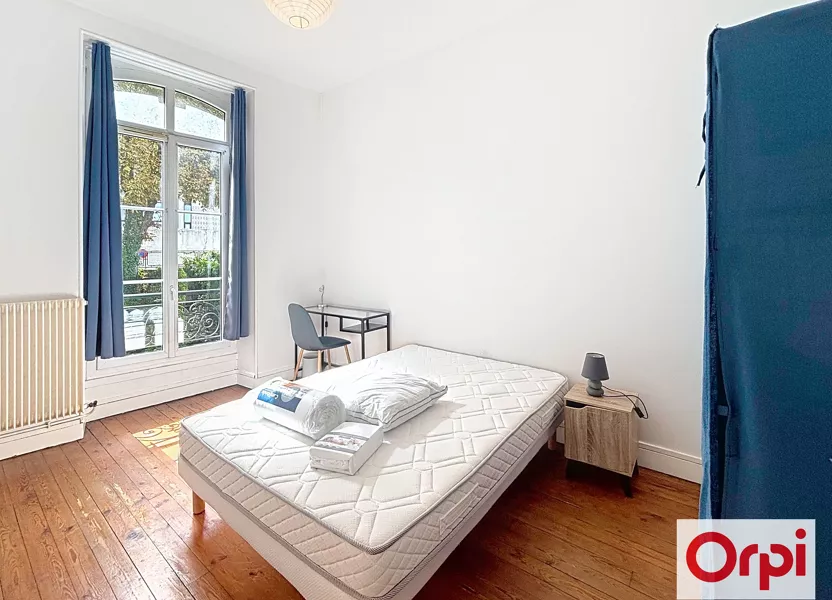 Room Rue Barbier in Le Mans