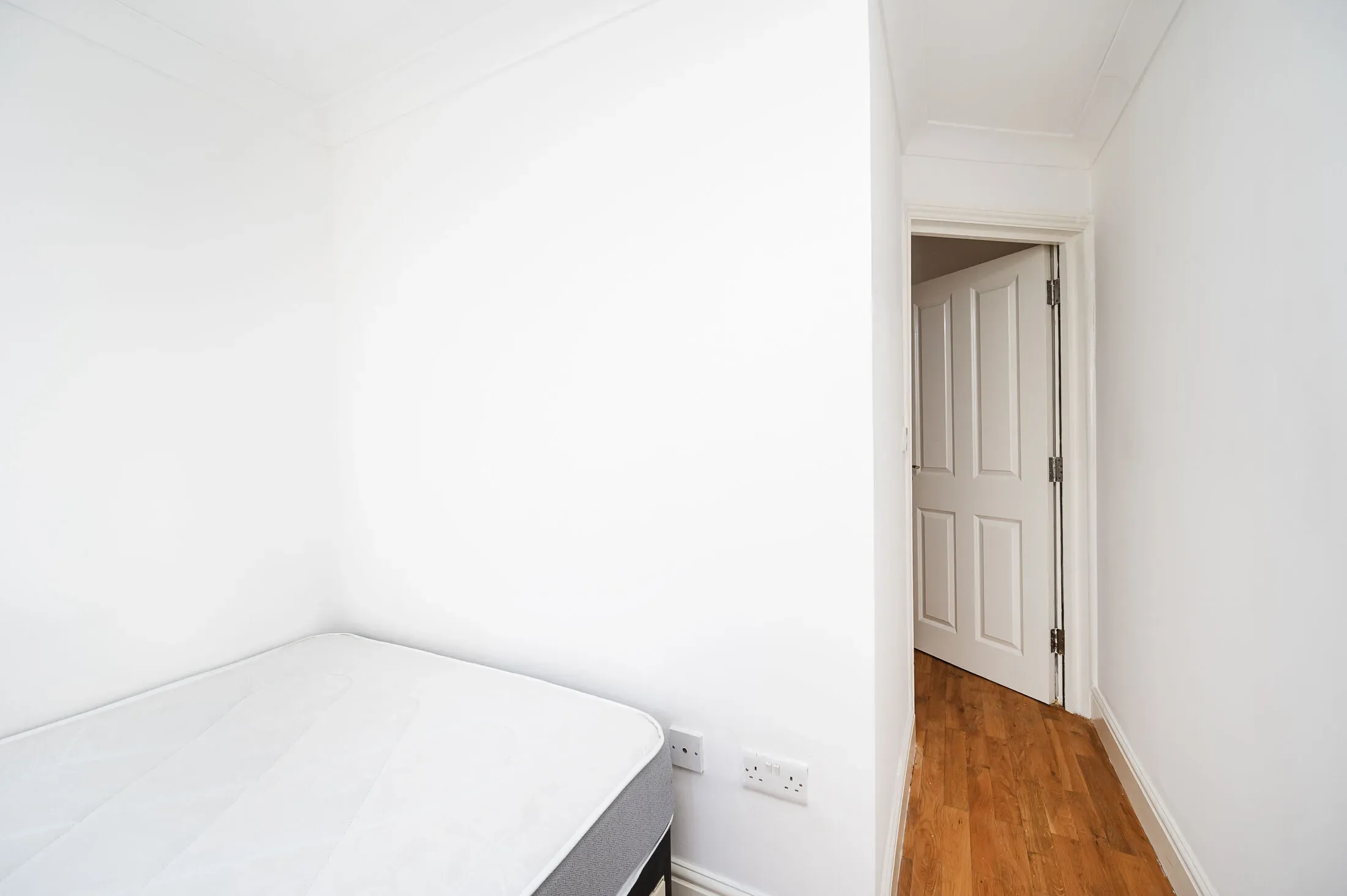 Flat Kingsland Road in Greater London