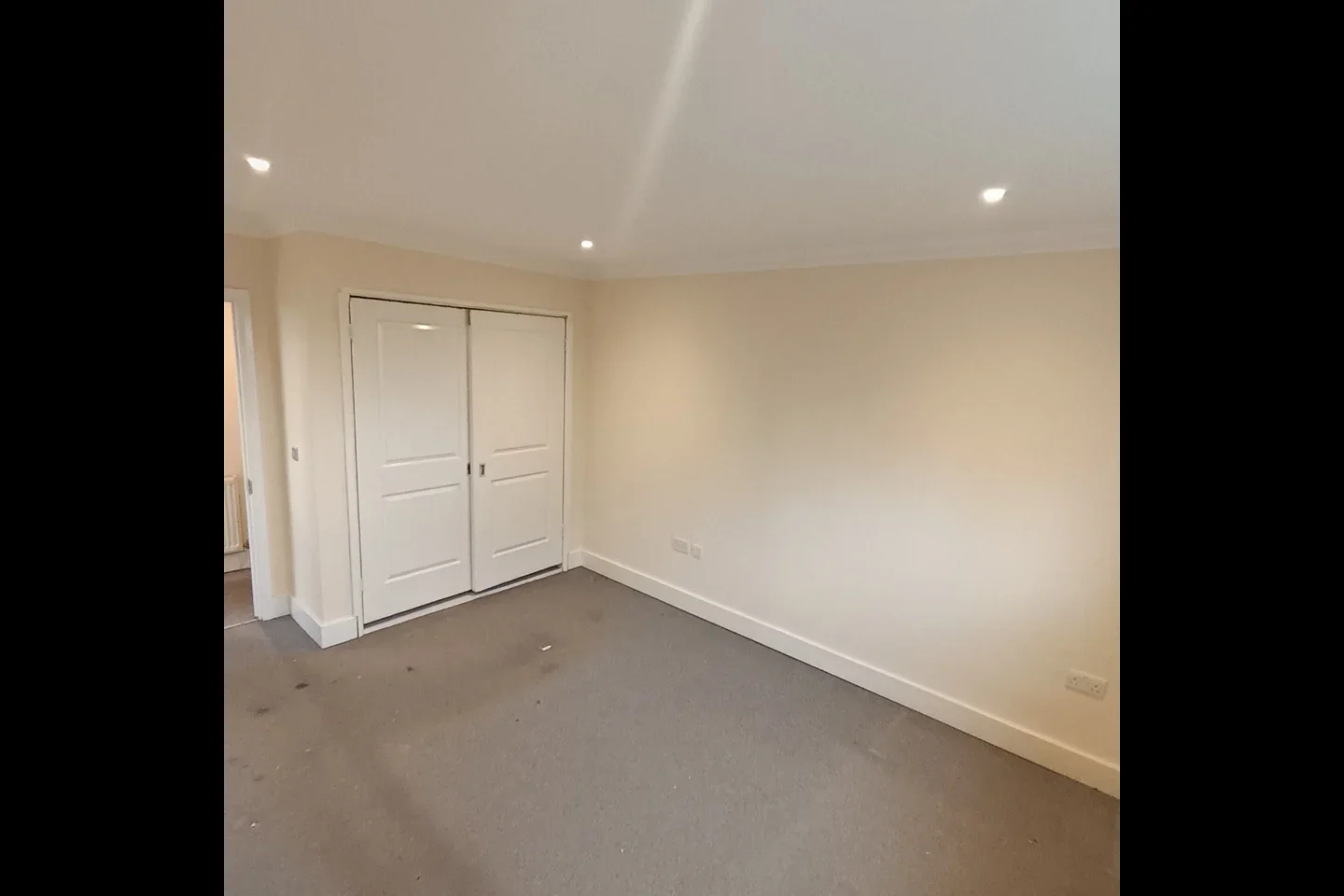 Flat Beulah Hill in Greater London