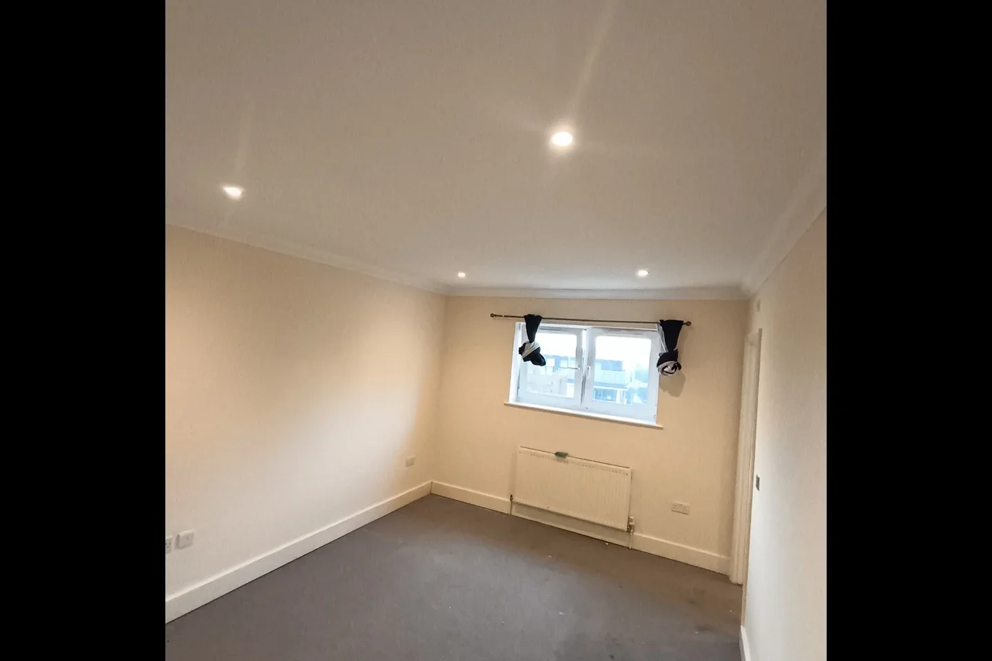 Flat Beulah Hill in Greater London