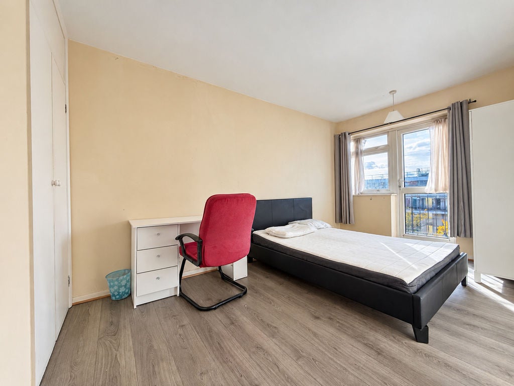 Flat Grange Walk in Greater London