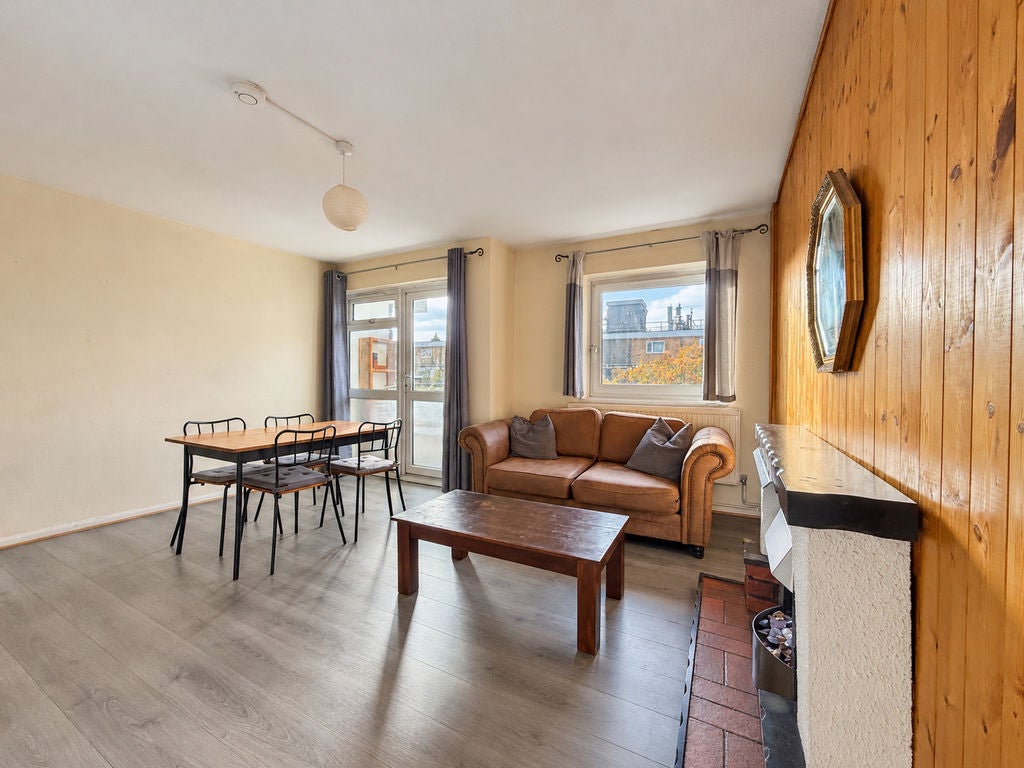Flat Grange Walk in Greater London