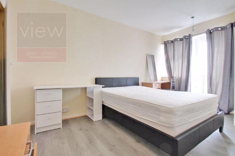 Flat Grange Walk in Greater London