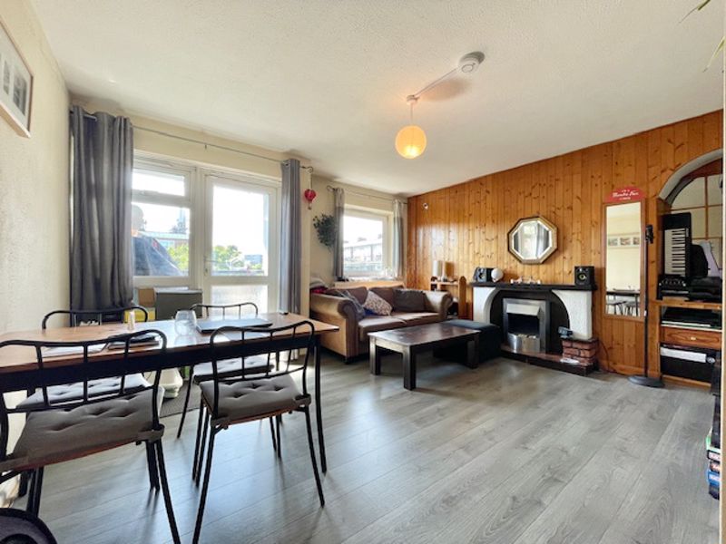 Flat Grange Walk in Greater London