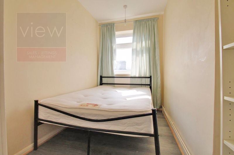 Flat Grange Walk in Greater London
