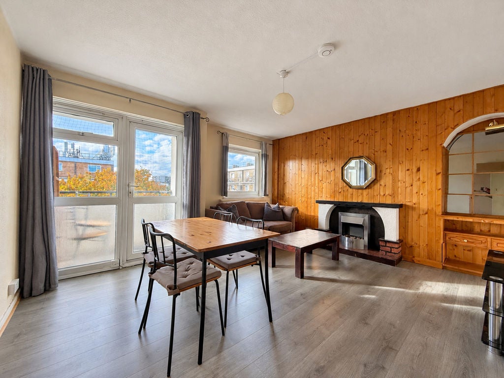 Flat Grange Walk in Greater London